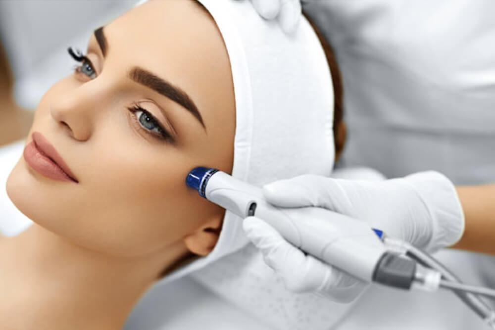 Woman getting a Luxe hydrafacial